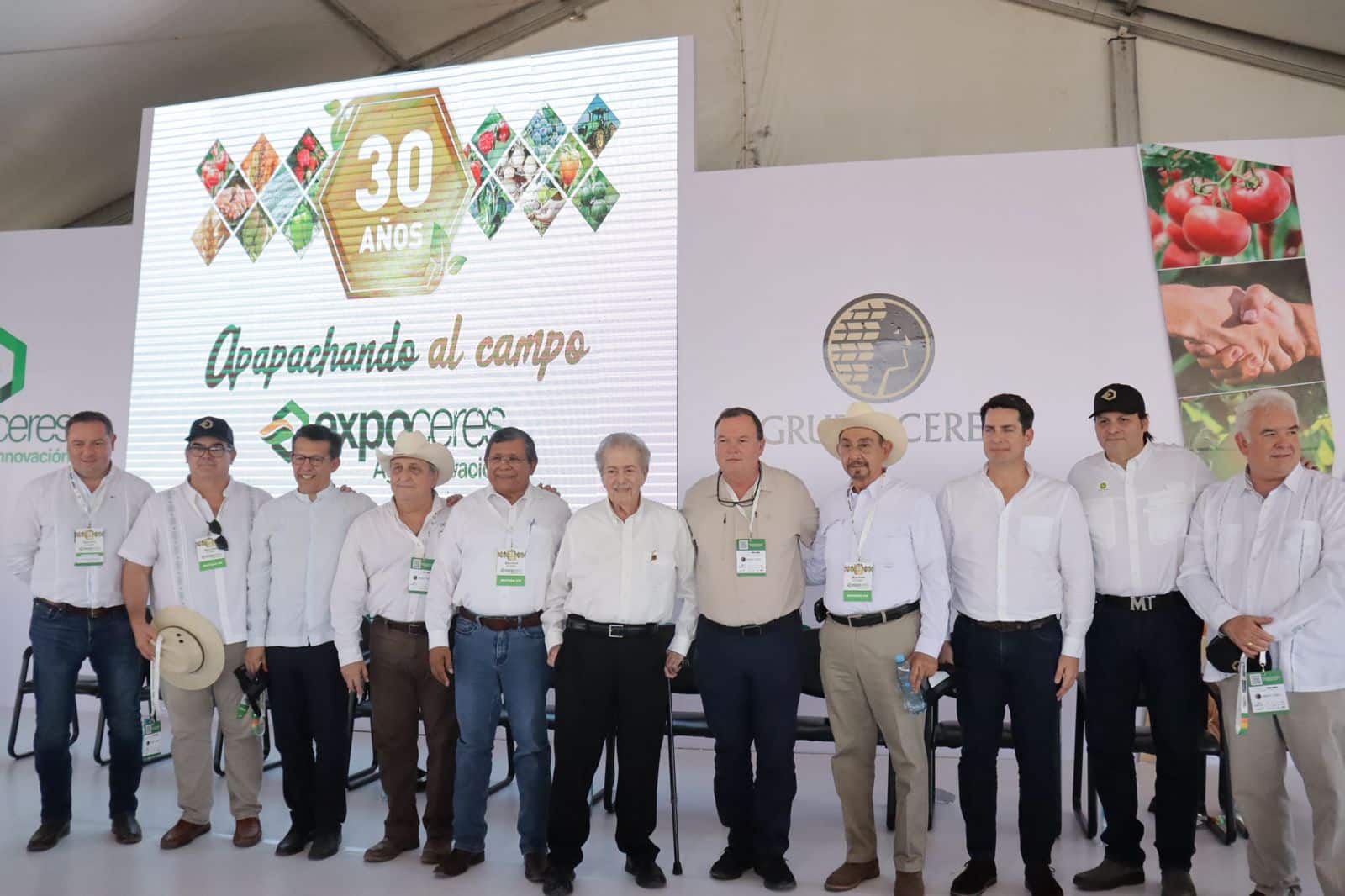 Asistentes al evento de inauguración de la Expoceres 2024 en Los Mochis