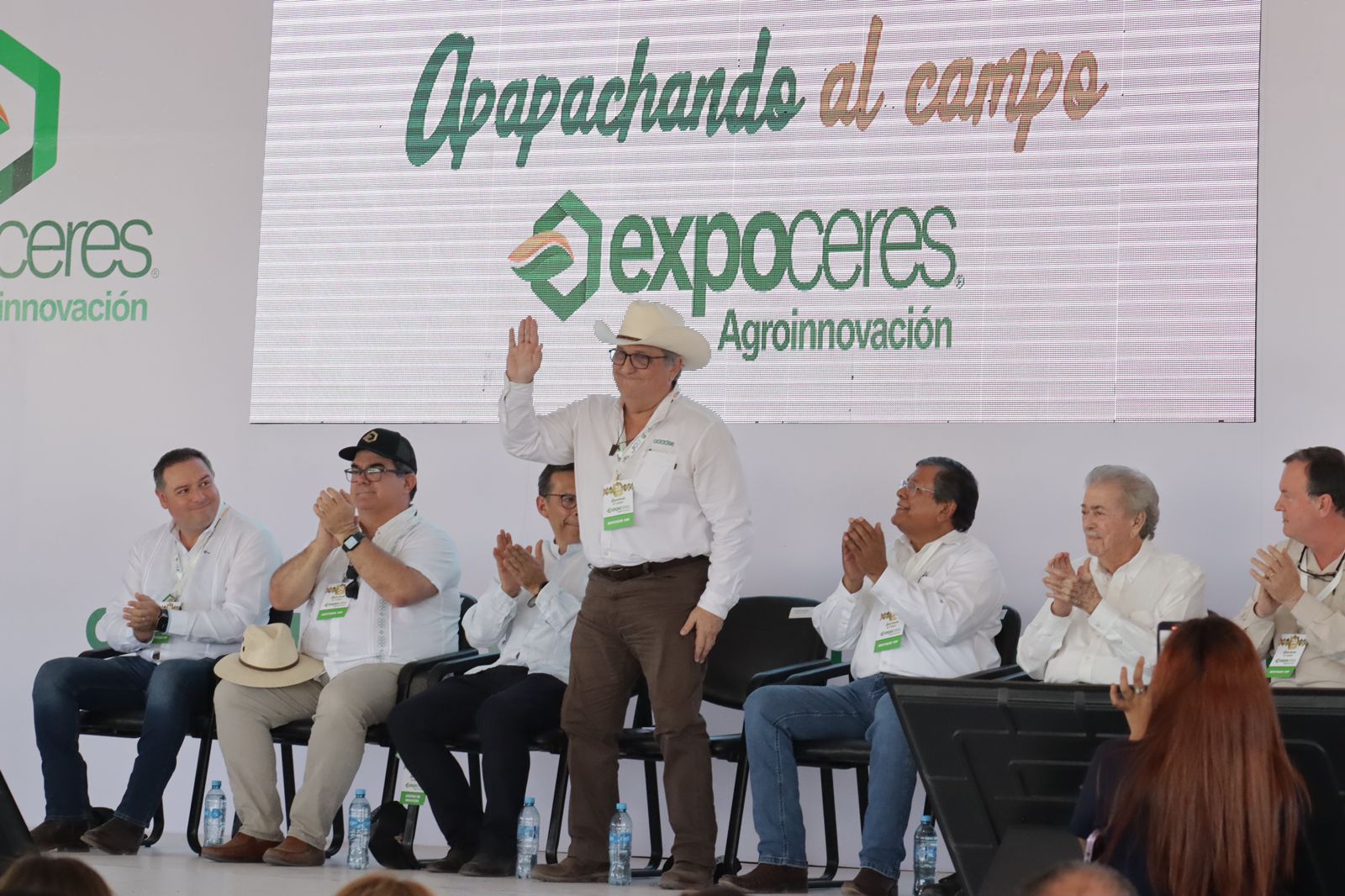 Asistentes al evento de inauguración de la Expoceres 2024 en Los Mochis