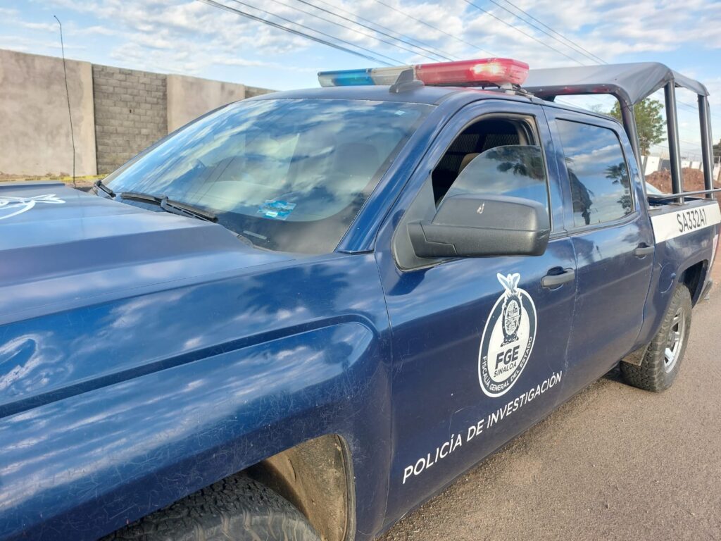 Patrulla de la Fiscalía General del Estado en el lugar donde fue localizado el cuerpo de José Antonio durante a mañana de este miércoles 20 de marzo en Culiacán