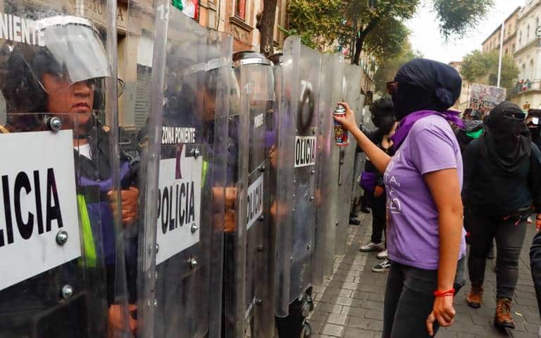 Feministas encapuchadas