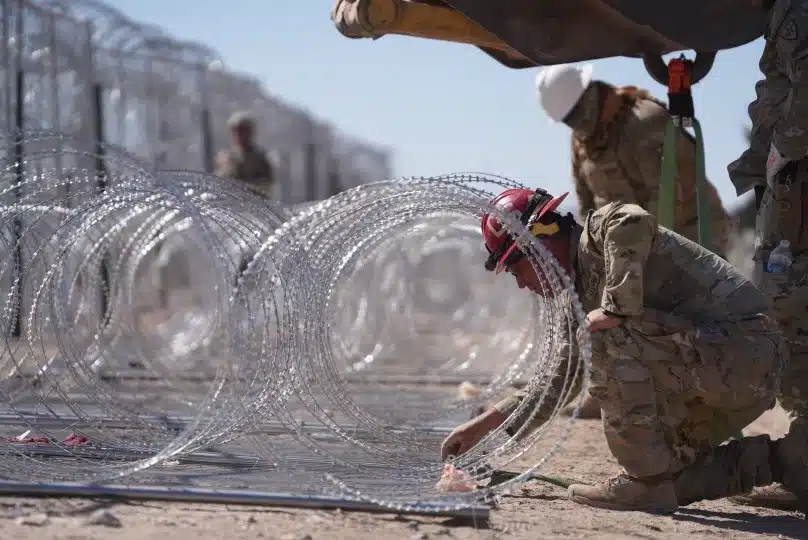 Abbott refuerza elementos de la Guardia Nacional estatal en frontera de México y Texas