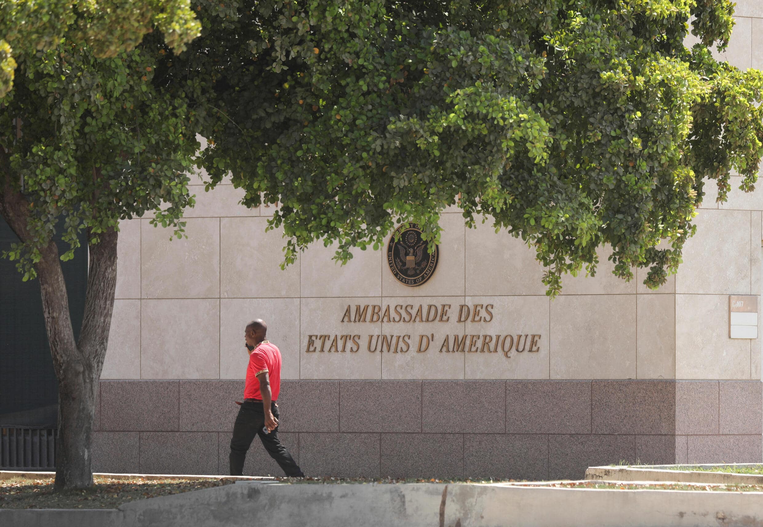 Fuerzas Armadas resguardan instalaciones de la embajada de EU en Haití