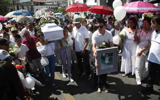 Despiden a Camila, la niña asesinada en Taxco, Guerrero