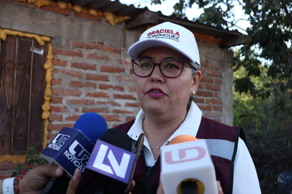 Graciela Domínguez Nava en entrevista con los medios de comunicación en su campaña a candidata a Diputada Federal por el distrito 01 por Morena en Sinaloa