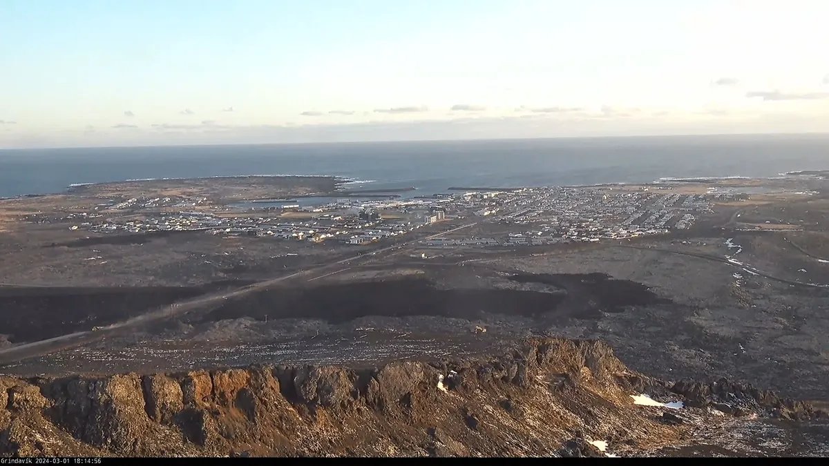 Evacúan a cientos de personas en Grindavik por riesgo de erupción volcánica