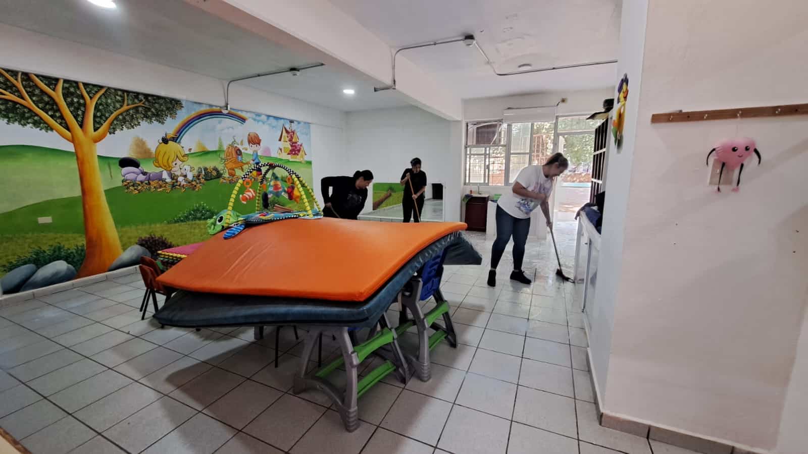 Limpieza en aulas del Centro de Atención Infantil