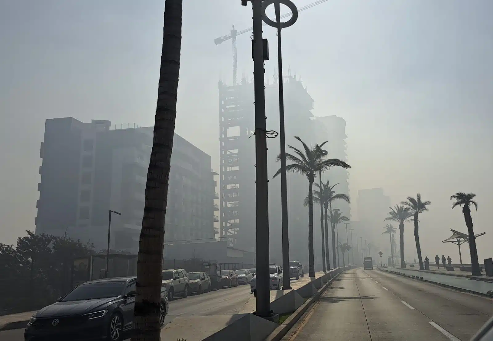 Mazatlán amanece con una intensa nube de humo