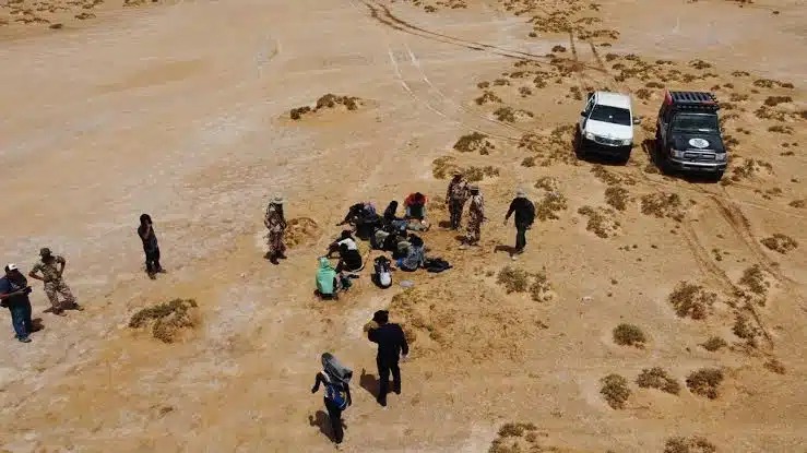 Hallan 65 cadáveres de migrantes en fosa común en Libia