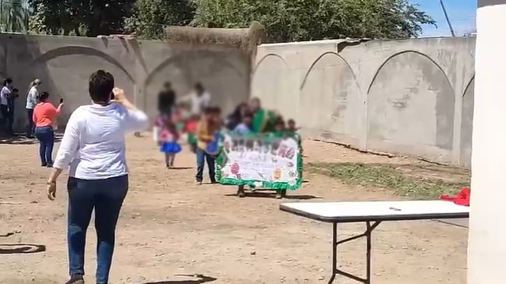Hijos de jornaleros en desfile de la primavera en el CAI Guasave