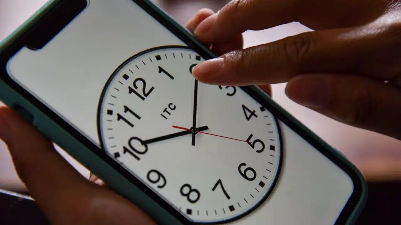 Reportan cambio de horario en algunos dispositivos móviles