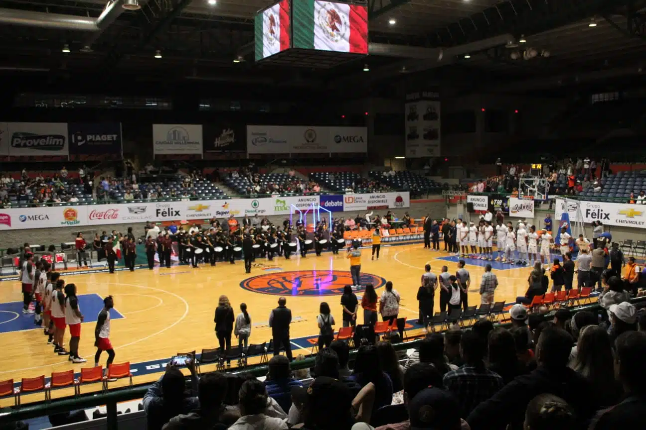 El club Pioneros de Los Mochis se presentó ante su gente en el Centro de Usos Múltiples.