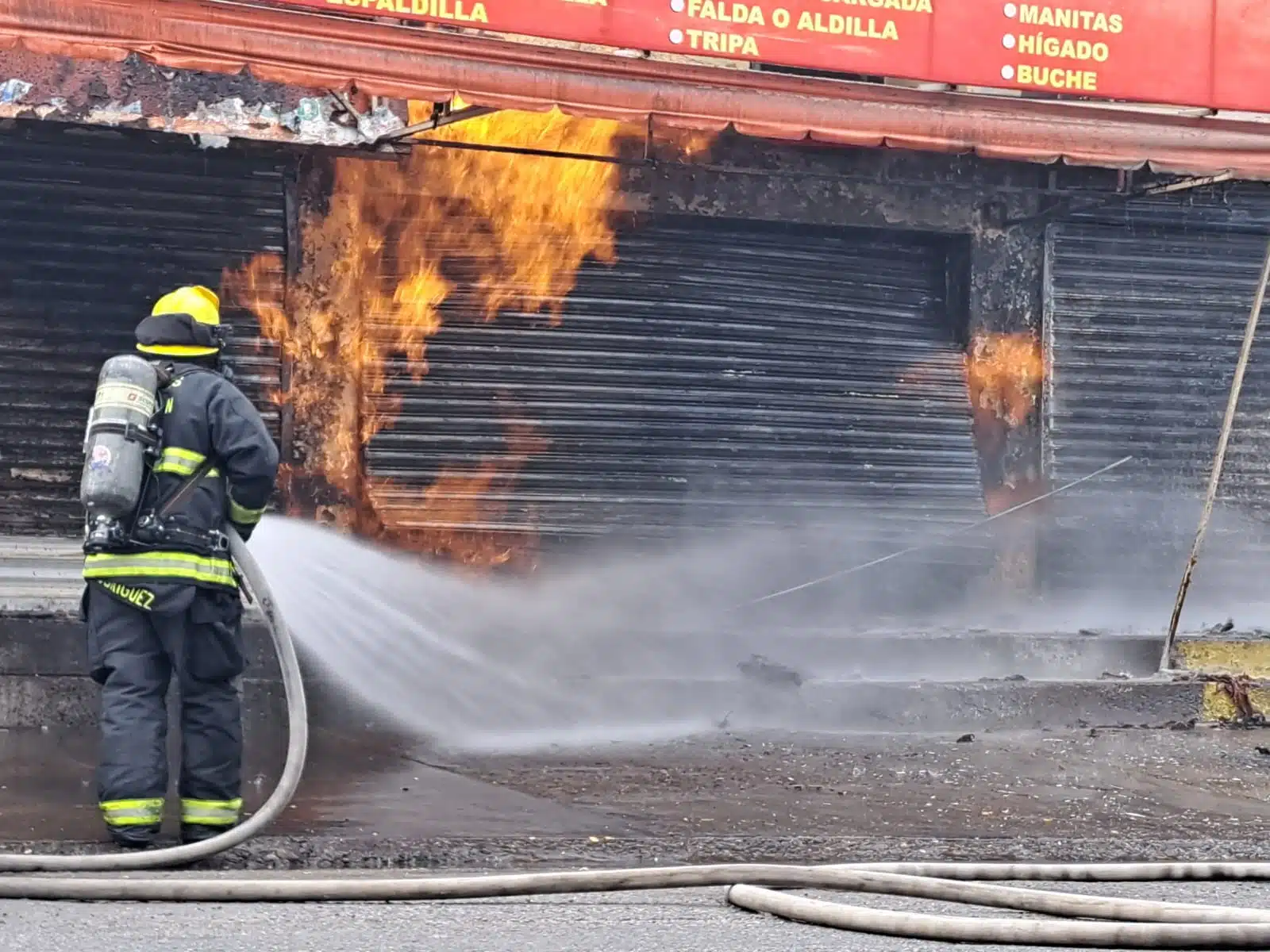 Incendio de un local de carnitas en Culiacán