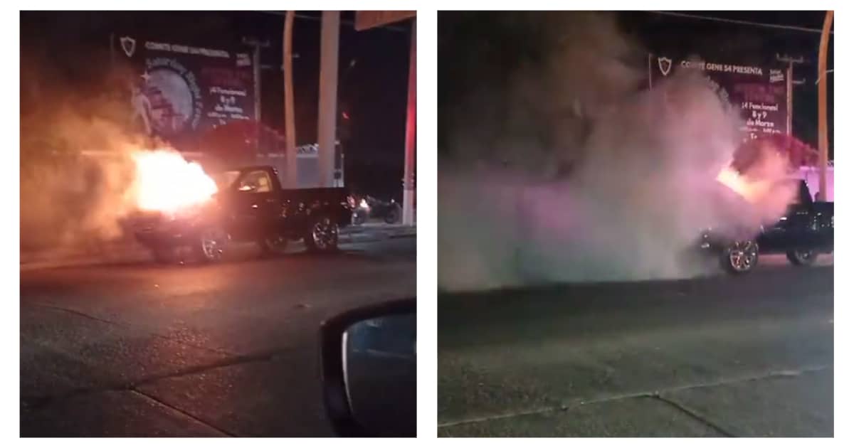 Camioneta incendiándose por calles del sector poniente de la ciudad de Los Mochis