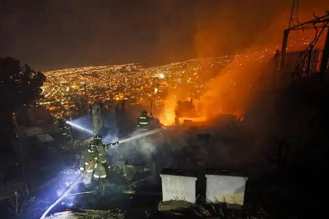 Incendio en Valparaíso deja dos menores de edad sin vida y daños materiales