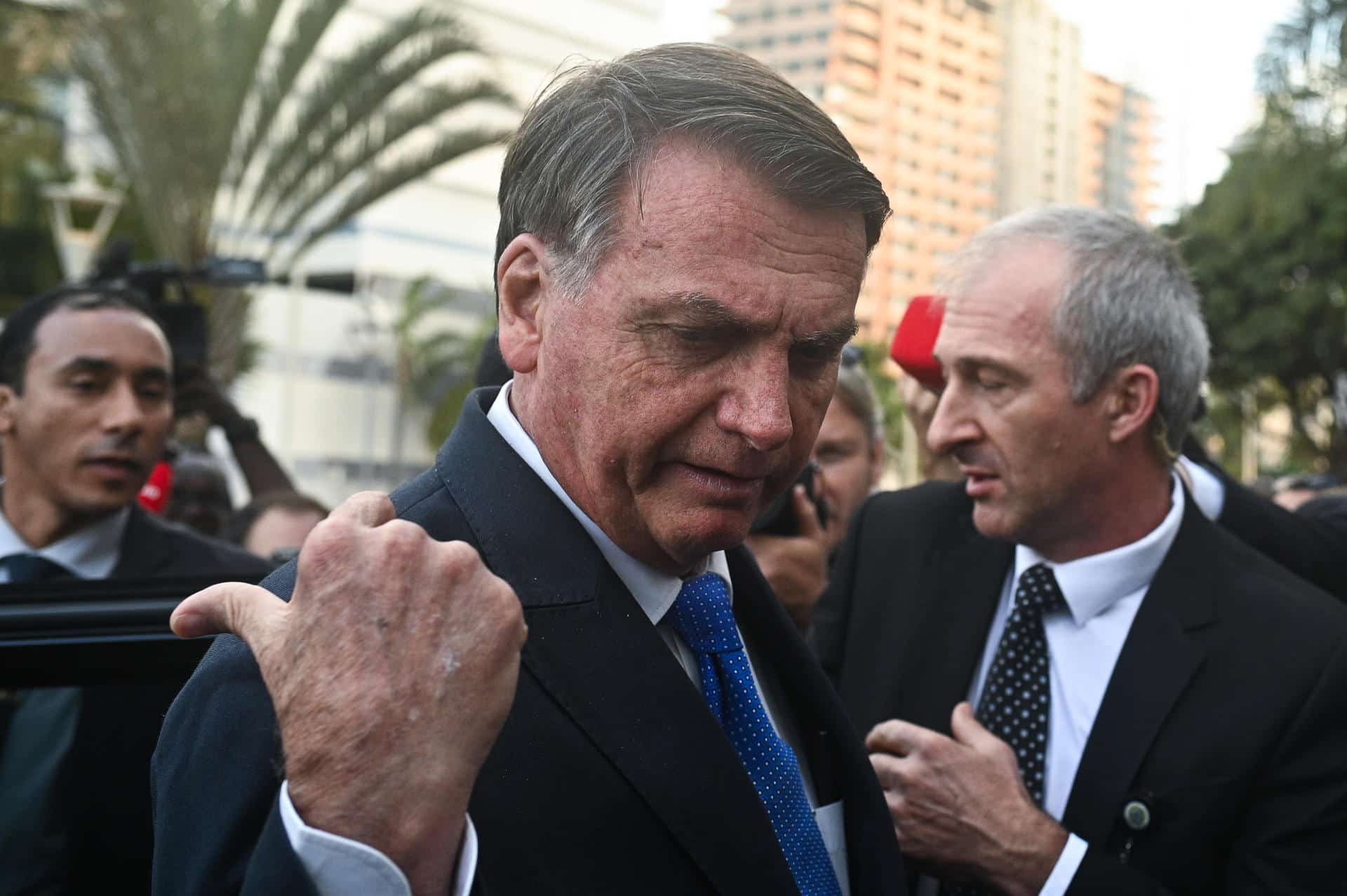 Policía de Brasil acusa a Jair Bolsonaro de fraude en certificado de vacunación Covid-19