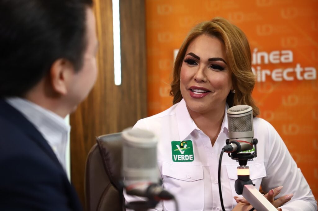 Nubia Ramos en el estudio de Culiacán