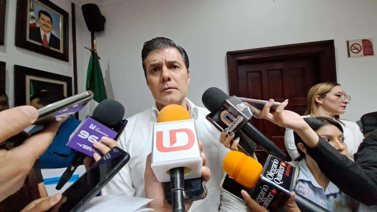 José Ernesto Peñuelas Castellanos en entrevista con los medios de comunicación en Culiacán