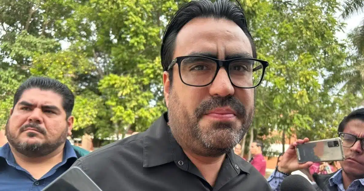 Juan de Dios Gámez Mendívil en entrevista con los medios de comunicación en Culiacán