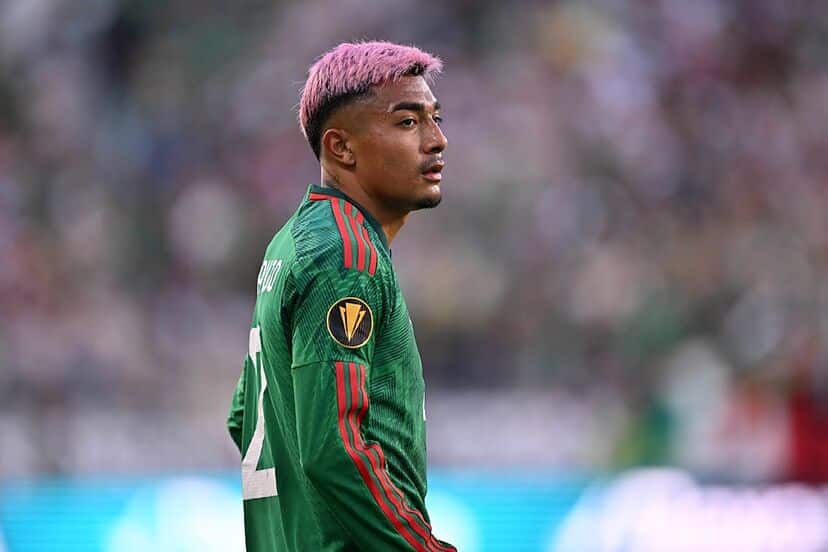 Julián Araujo