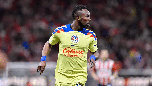 ¡Piden sanción para la porra de Chivas! Gritaron insultos racistas contra Julián Quiñonez