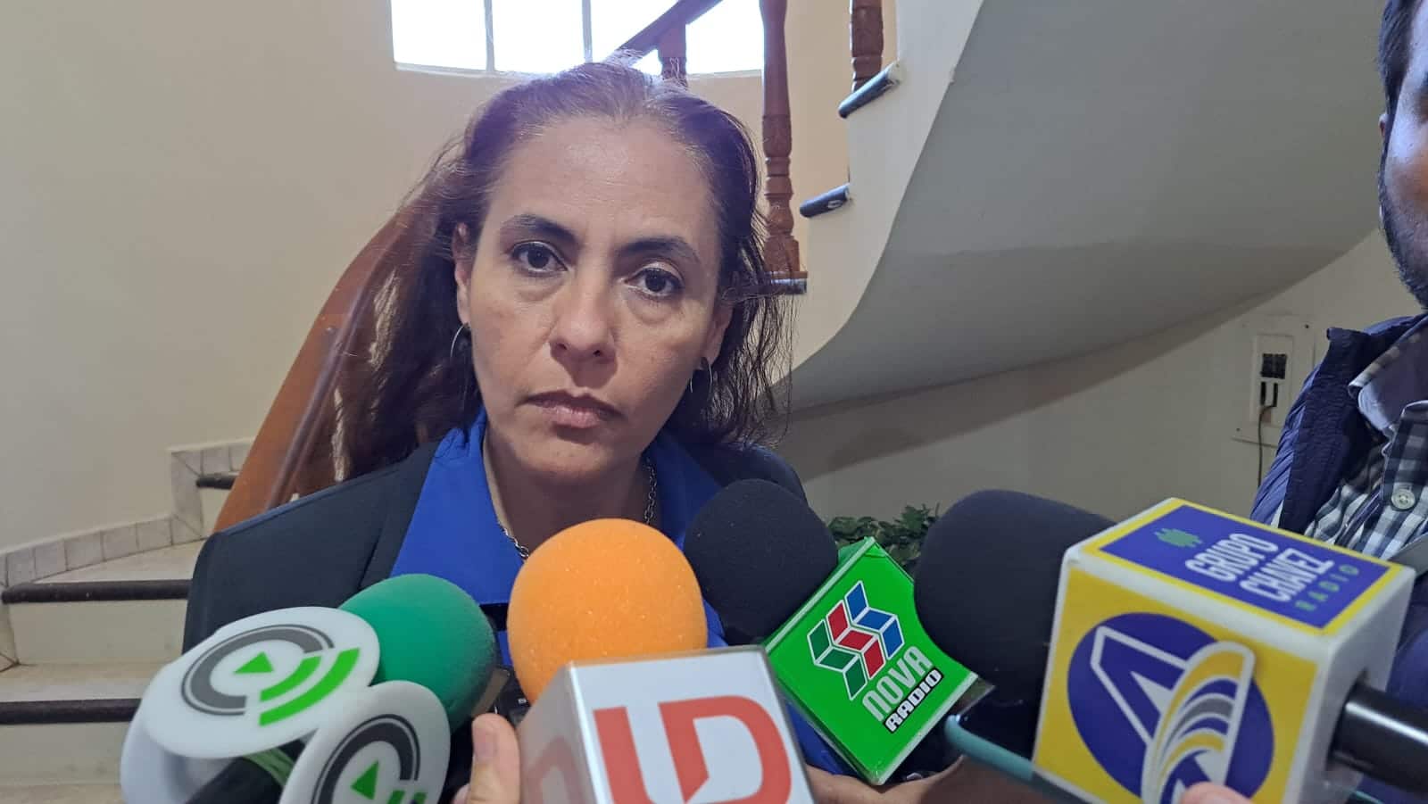 Kyri Rebecca Vences Solí con medios de prensa