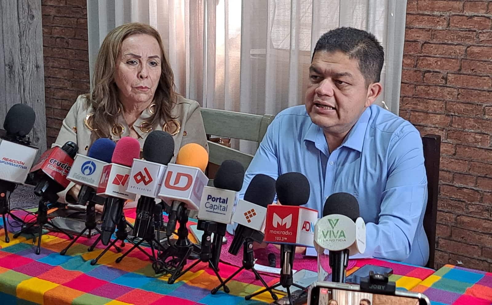 Julio César Silvas Inzunza en rueda de prensa