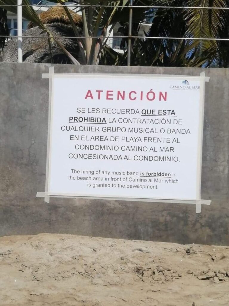 Letrero sorprende a bañistas en playa de Mazatlán
