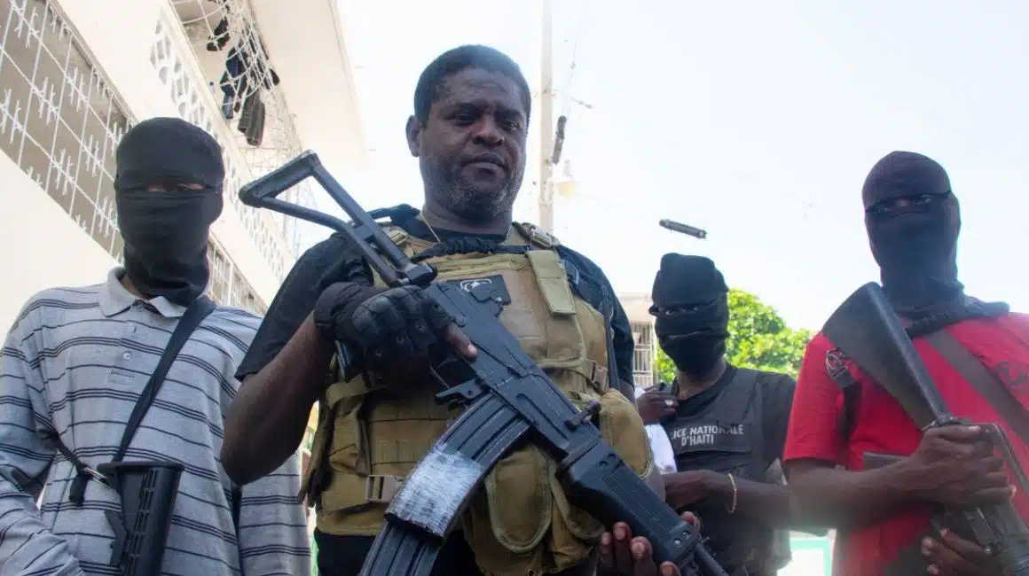 Líder de pandillas en Haití amenaza a políticos que formarán próximo consejo