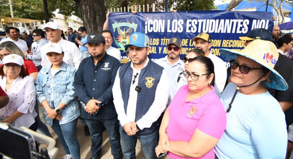 Trabajadores y estudiantes de la UAS se manifiestan en Mazatlán