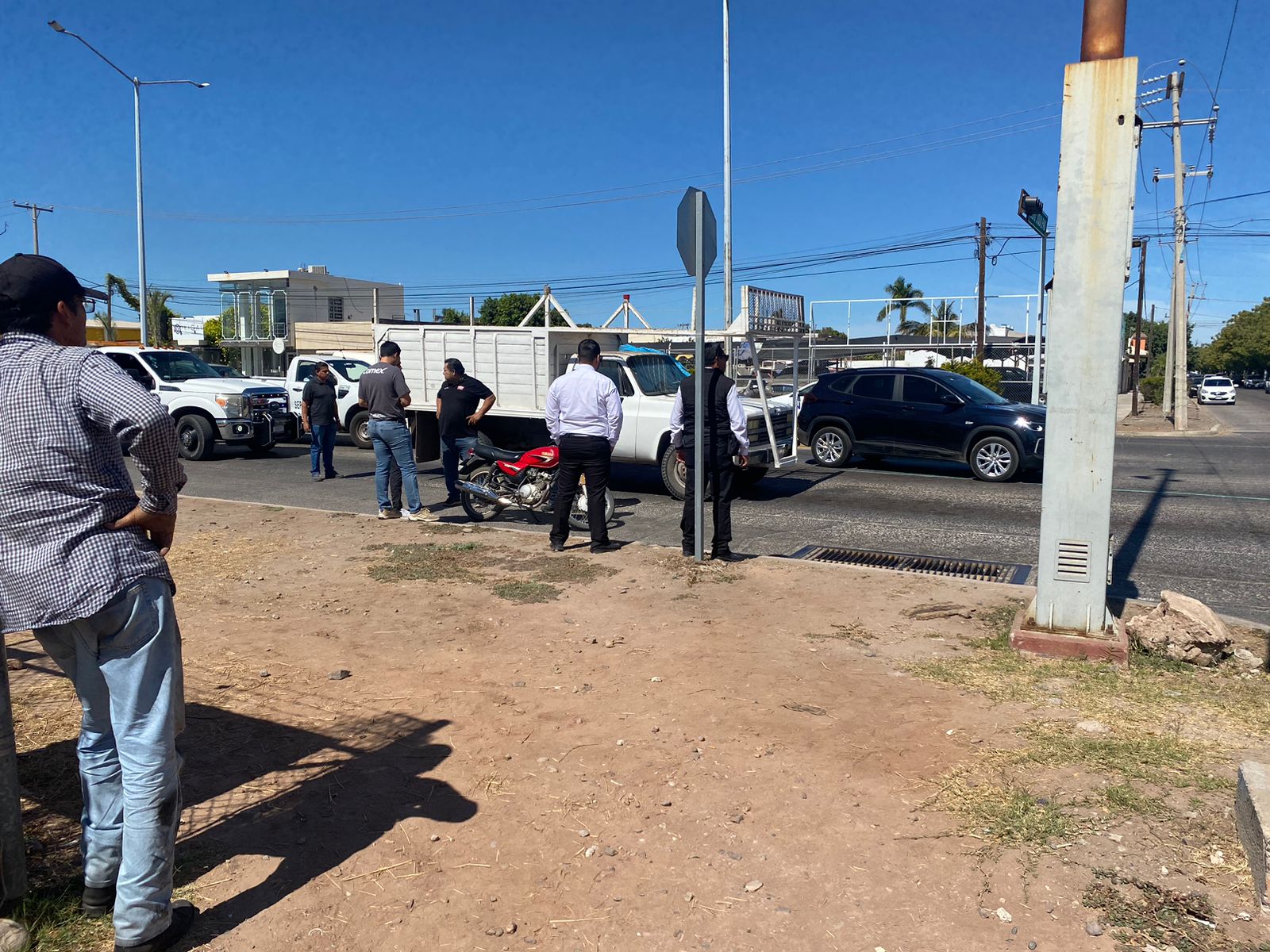 MUERE EN CAMIONETA EN LO MOCHIS1