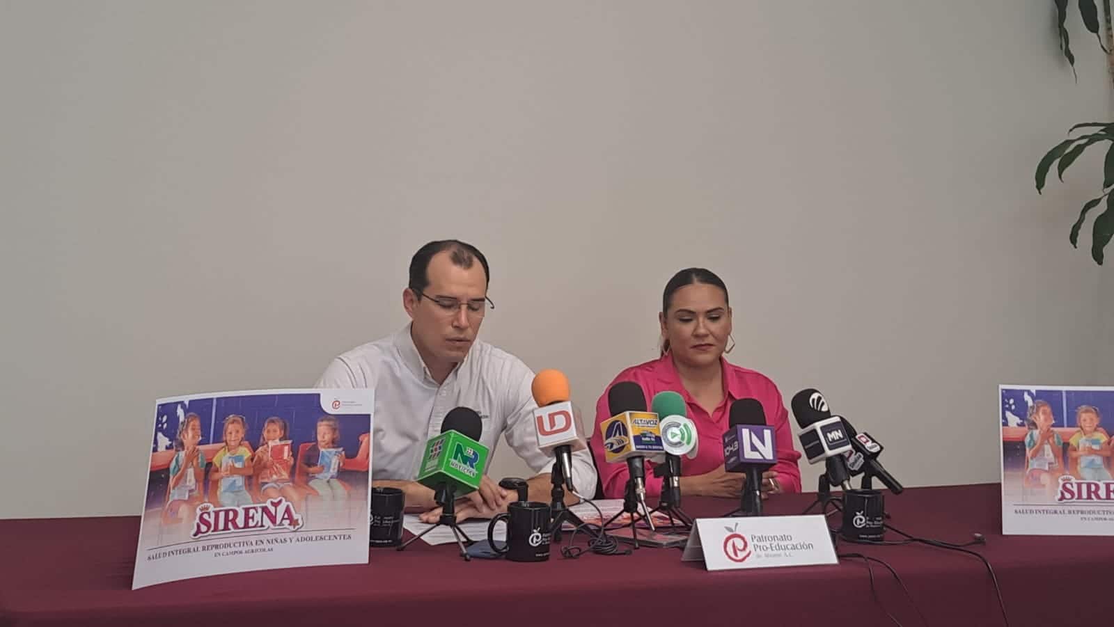 Marco Antonio Solórzano con medios de prensa