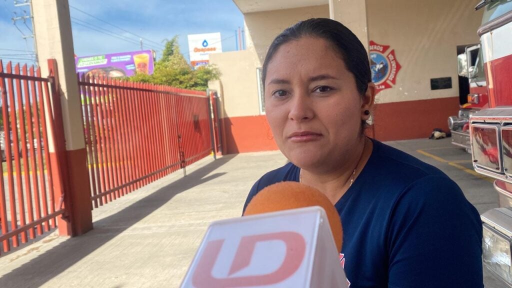 Martha Laura Pulido Saucedo forma parte del Cuerpo de Bomberos Mazatlán en entrevista con Línea Directa
