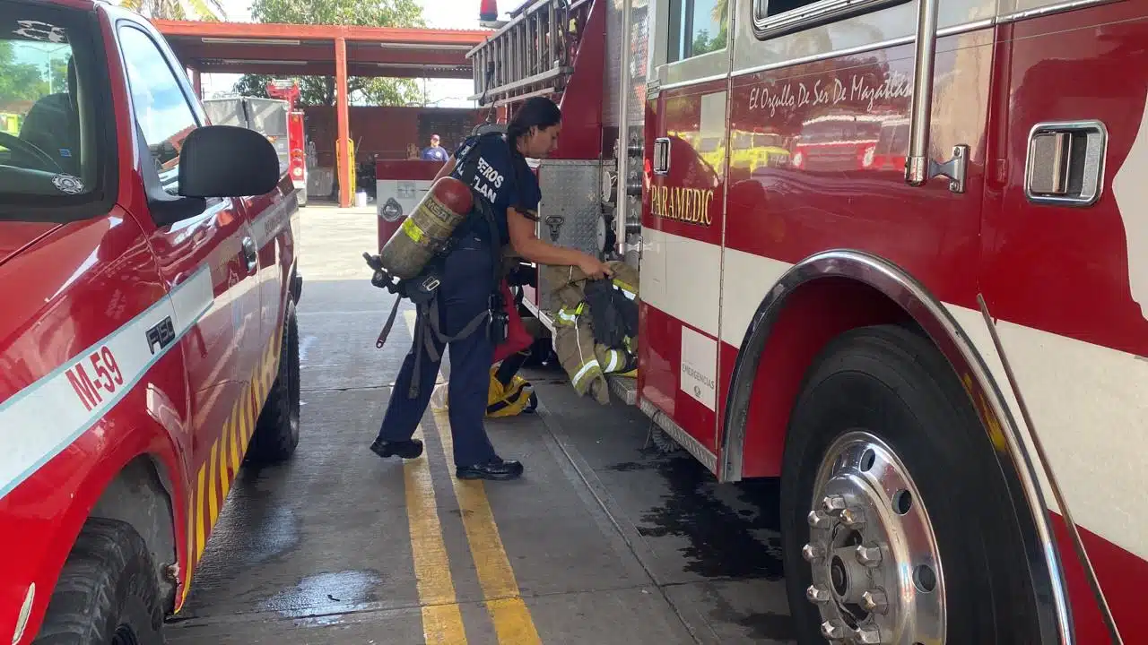 Martha Laura Pulido Saucedo forma parte del Cuerpo de Bomberos Mazatlán