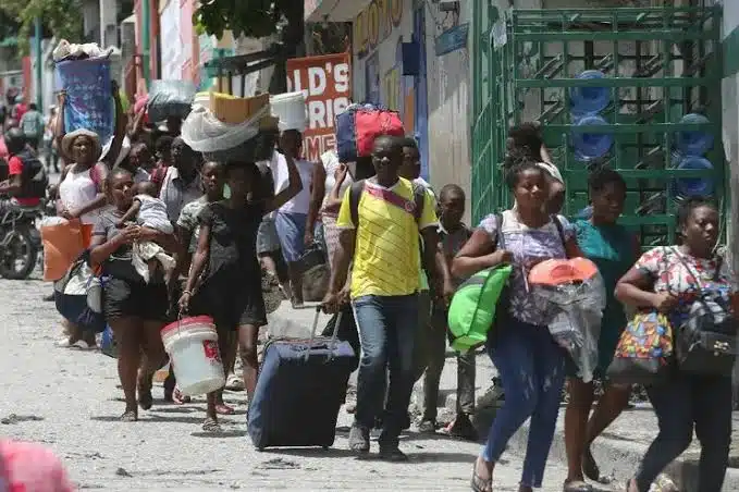 Más de 33 mil personas huyen de Puerto Príncipe en 13 días por violencia