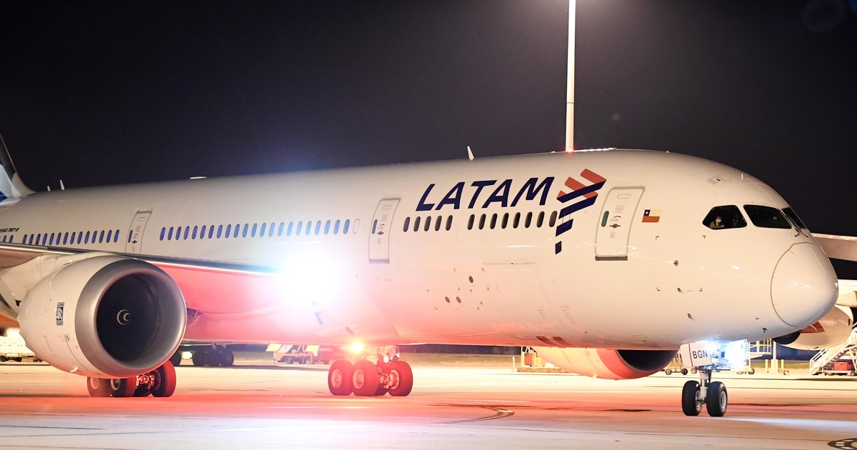 Momentos de terror en avión de lactras falla técnica en un vuelo