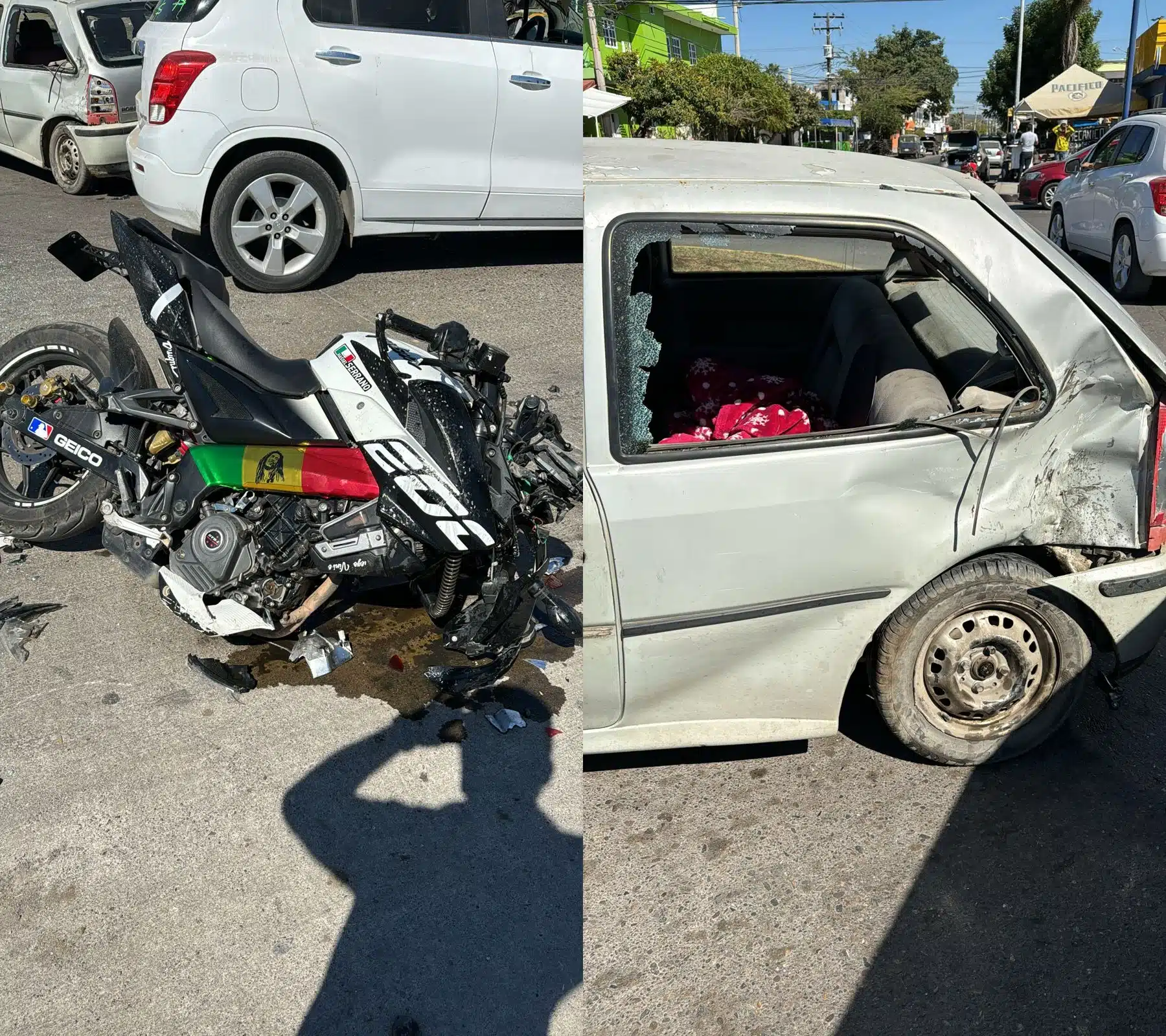 Una motocicleta destrozada y un carro con el que chocó en Mazatlán