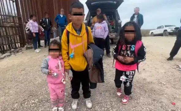 Tres niños originarios de Puebla son abandonados en la frontera con Arizona