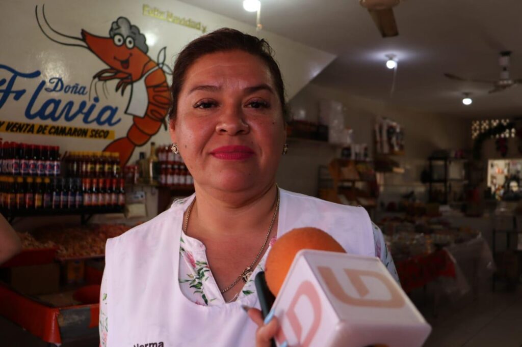 Norma Rendón Flores, Socia de la Unión de Camaroneras de Mazatlán, en entrevista con Línea Directa