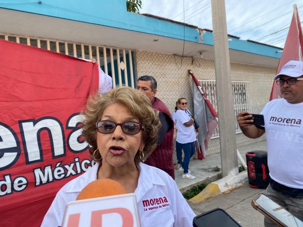 Olegaria Carrazco, candidata a diputada federal por Morena, en entrevista con los medios de comunicación en Mazatlán