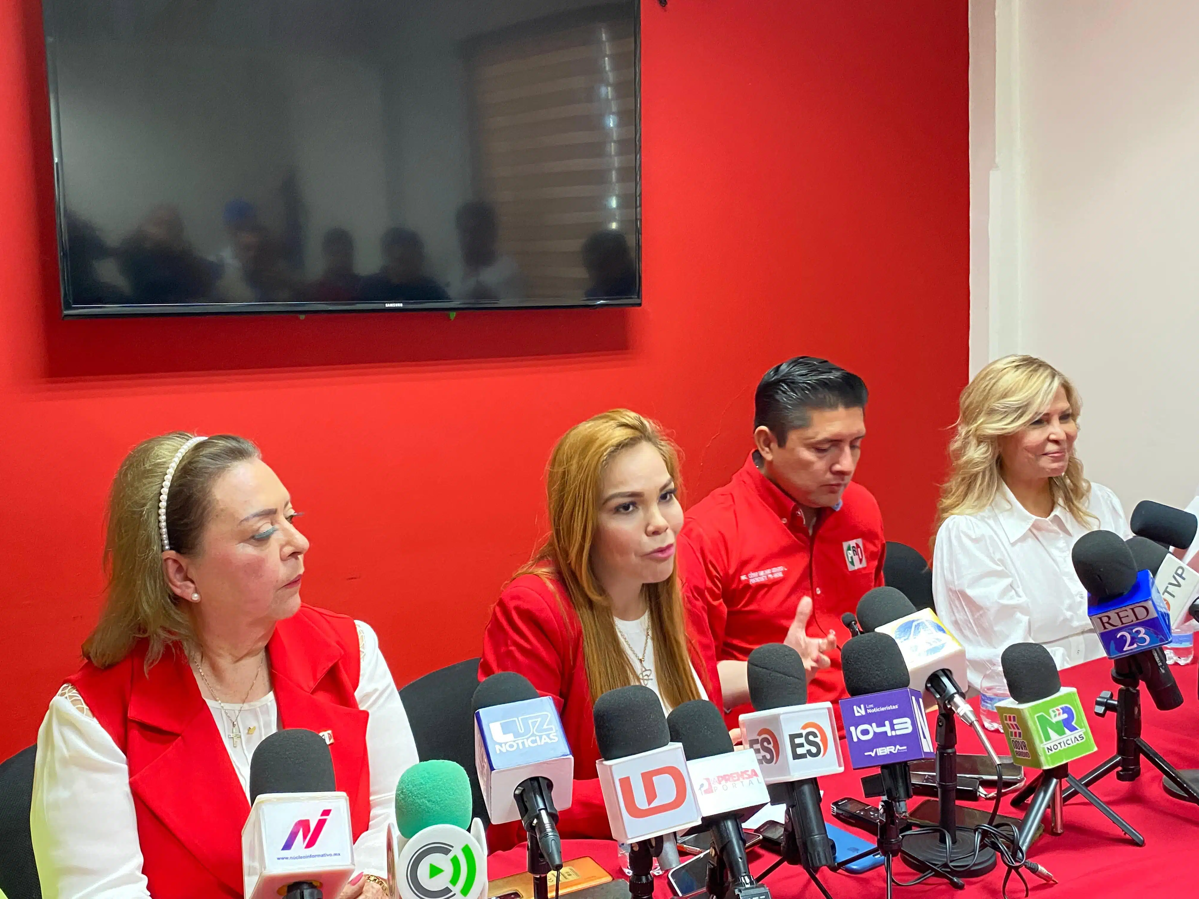 Presidenta del PRI en Sinaloa, Paola Gárate Valenzuela en rueda de prensa