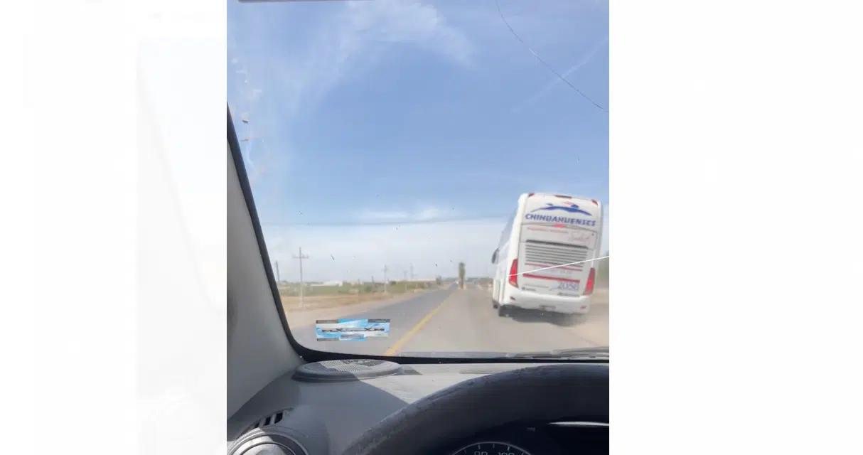 Camión se sale de la carretera México 15 llegando a Guamúchil