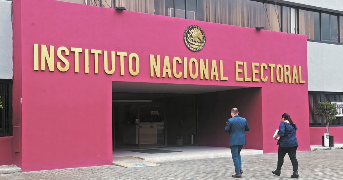 Pide INE que AMLO elimine mañaneras donde habla de favoritismo político