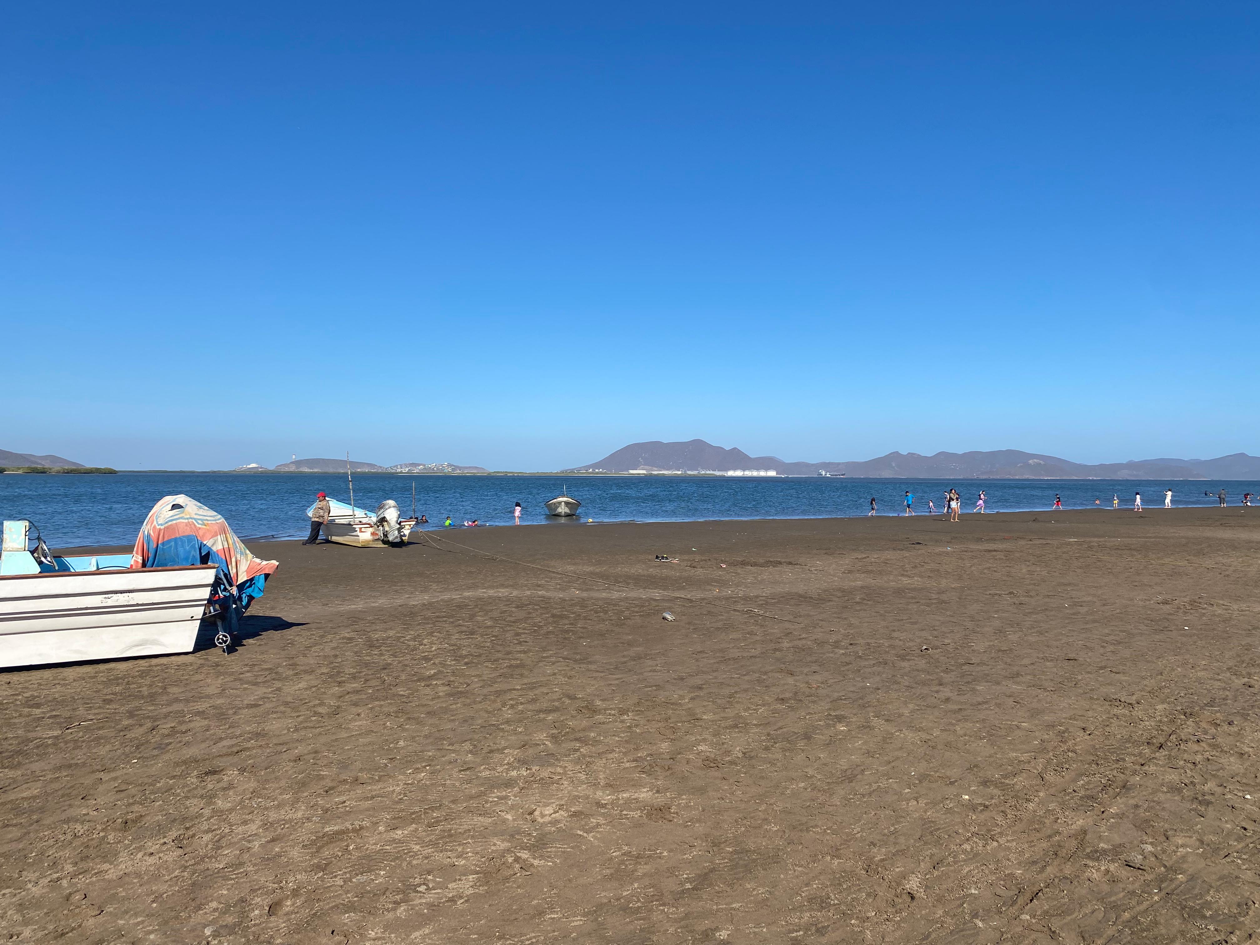 Personas en la Playa El Maviri