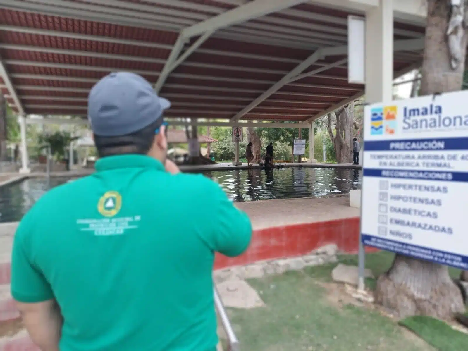 Elementos de Protección Civil en un balneario en Imala, Culiacán