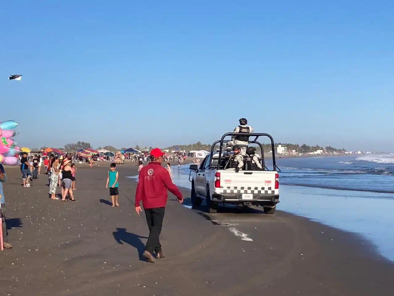 Protección Civil evacua a bañistas en las playas de Guasave