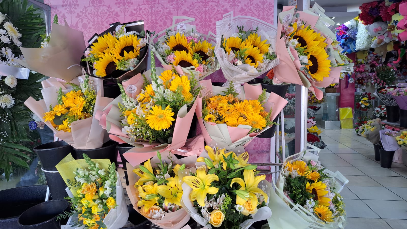 Ramos de Girasoles, rosas amarillas