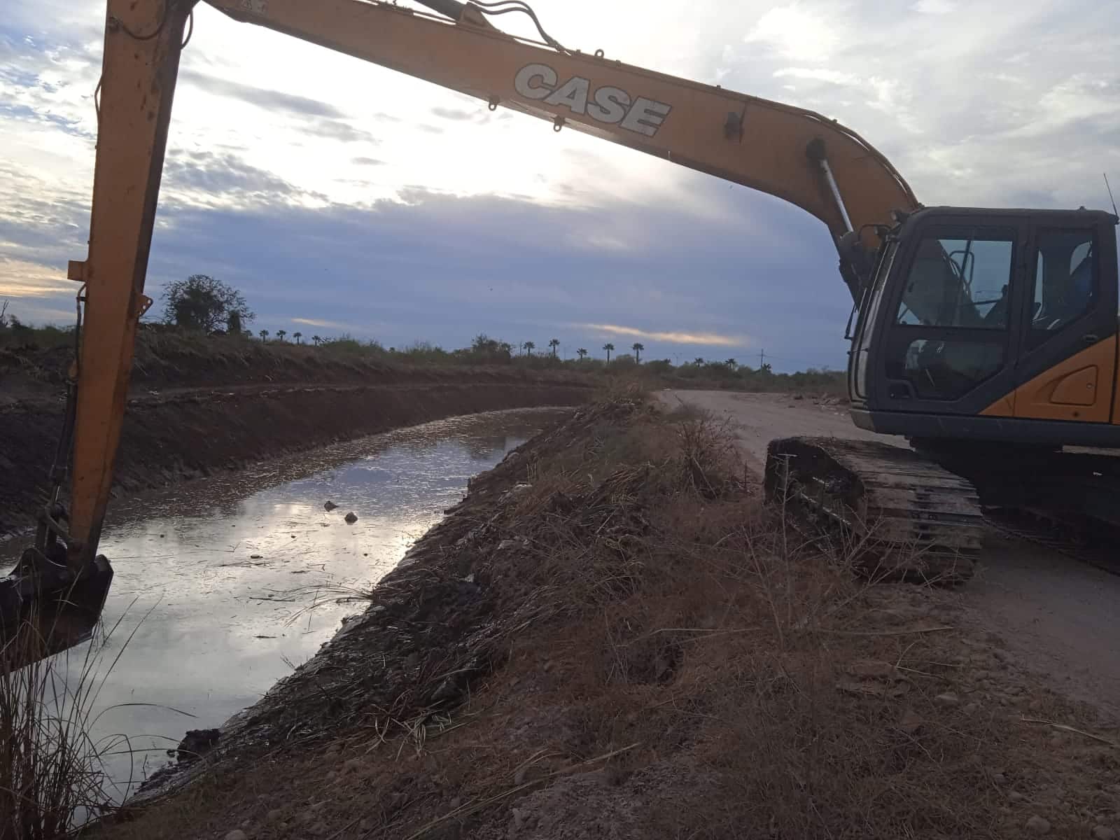 Ayuntamiento de Salvador Alvarado realiza trabajos preventivos para la temporada de lluvias.
