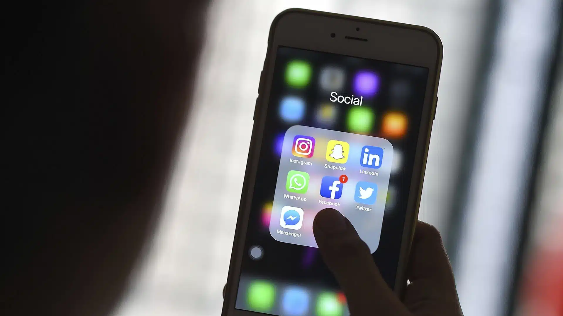 Florida da luz verde a ley que prohíbe el uso de redes sociales a menores de 13 años