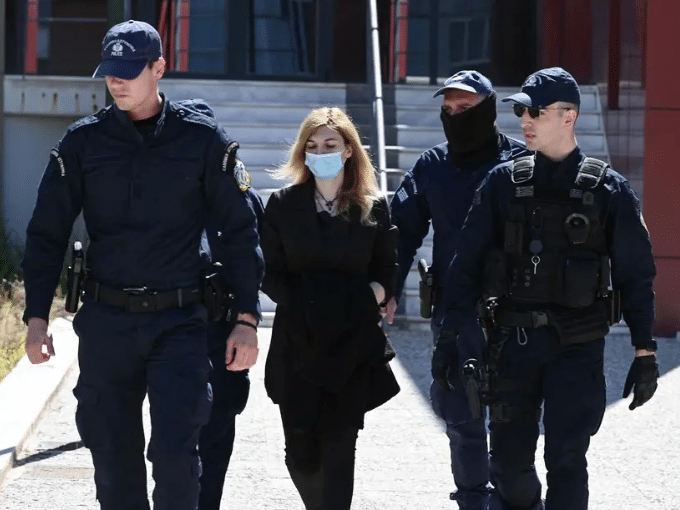 Mujer en Gracia es sentenciada a cadena perpetua por asesinato de sus 3 hijas