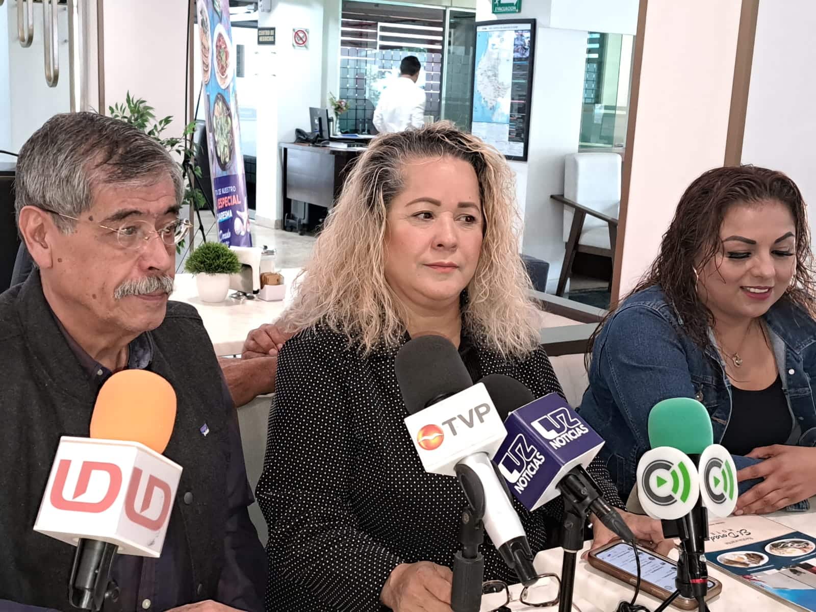 Sara Acela Galaviz Navarro, Comisión de Defensa de los Derechos Humanos en Sinaloa Asociación Civil, en conferencia de prensa con los medios de comunicación en Los Mochis
